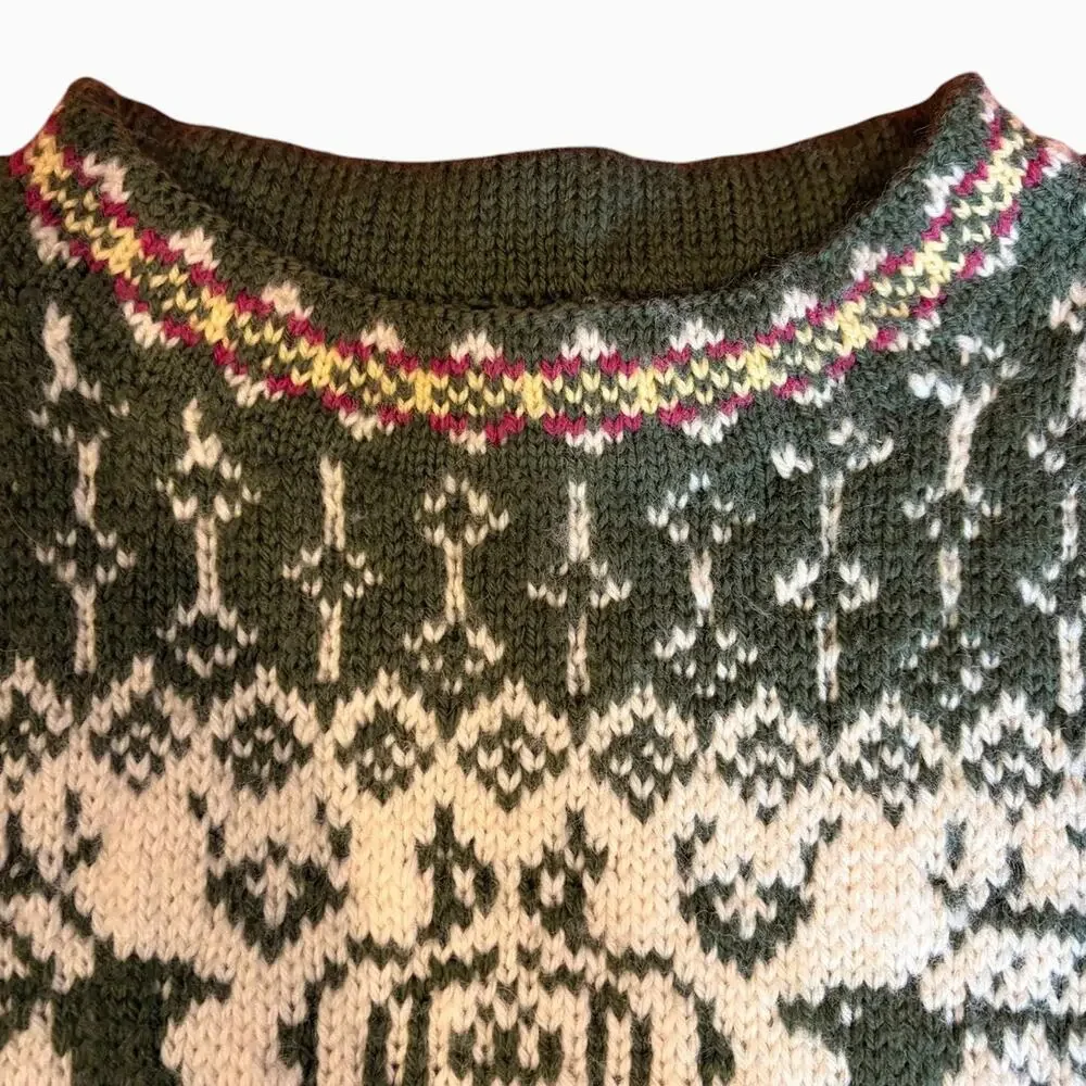 Possibly DALE OF NORWAY Fair Isle Sweater MEDIUM Green Reindeer Pattern Wool